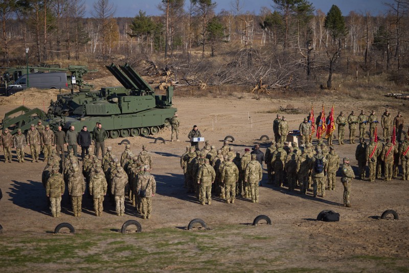 З нагоди Дня ракетних військ і артилерії та Дня інженерних військ Володимир Зеленський вручив державні нагороди захисникам України З нагоди Дня ракетних військ і артилерії та Дня інженерних військ Володимир Зеленський вручив державні нагороди захисникам України