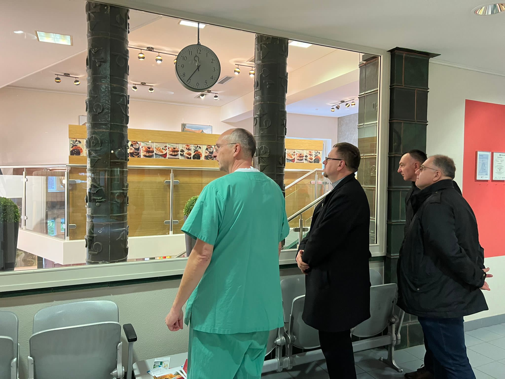 «”Жива” парафія, лікарня та зустріч з військовим»: Владика Володимир відвідав громаду УГКЦ у Ганновері «”Жива” парафія, лікарня та зустріч з військовим»: Владика Володимир відвідав громаду УГКЦ у Ганновері