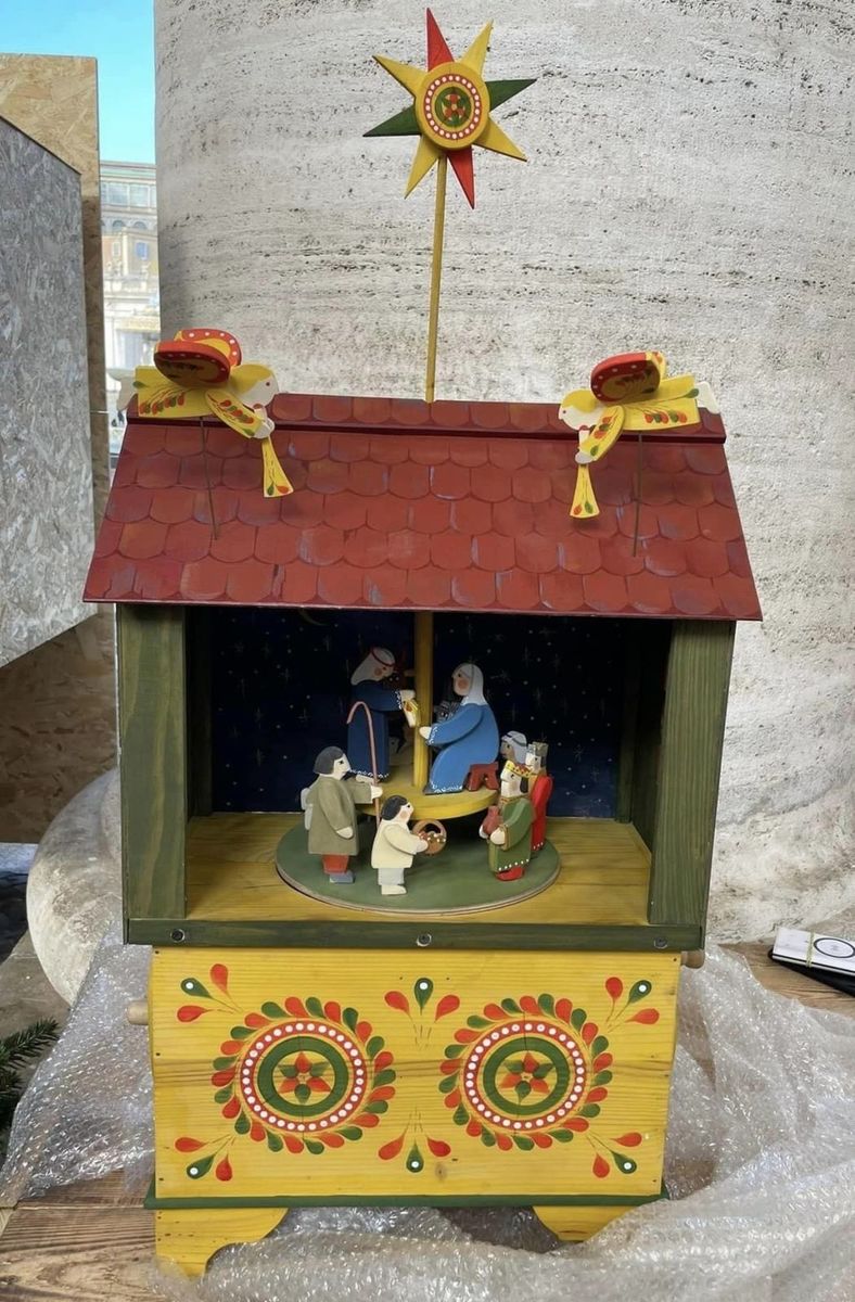&laquo;100&nbsp;вертепів у&nbsp;Ватикані&raquo;: яворівська шопка та&nbsp;статуя Пресвятої родини італійського митця презентують українські традиції