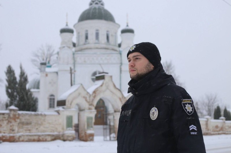 🎄20 тисяч поліцейських та 7 тисяч рятувальників забезпечуватимуть безпеку громадян під час різдвяно-новорічних свят 🎄20 тисяч поліцейських та 7 тисяч рятувальників забезпечуватимуть безпеку громадян під час різдвяно-новорічних свят