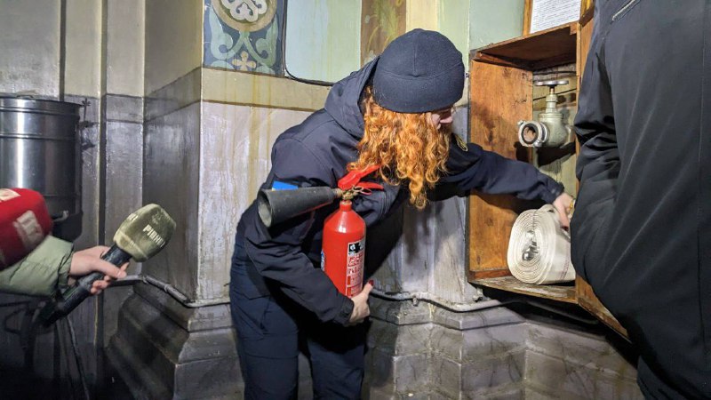 🎄20 тисяч поліцейських та 7 тисяч рятувальників забезпечуватимуть безпеку громадян під час різдвяно-новорічних свят 🎄20 тисяч поліцейських та 7 тисяч рятувальників забезпечуватимуть безпеку громадян під час різдвяно-новорічних свят
