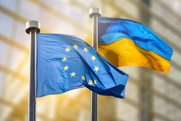 Лідери євроспільноти ухвалили рішення про початок переговорів з Україною та Молдовою щодо вступу до ЄС . Лідери євроспільноти ухвалили рішення про початок переговорів з Україною та Молдовою щодо вступу до ЄС .