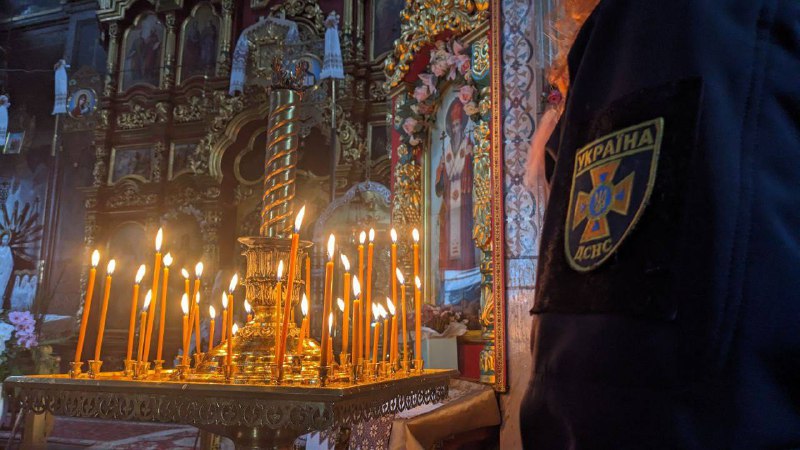 🎄20 тисяч поліцейських та 7 тисяч рятувальників забезпечуватимуть безпеку громадян під час різдвяно-новорічних свят 🎄20 тисяч поліцейських та 7 тисяч рятувальників забезпечуватимуть безпеку громадян під час різдвяно-новорічних свят