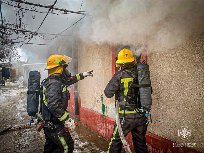 🧯Одещина: надзвичайники врятували на пожежі двох дітей.
Загорання сталося в житловому будинку у місті Березівка. 🧯Одещина: надзвичайники врятували на пожежі двох дітей.
Загорання сталося в житловому будинку у місті Березівка.