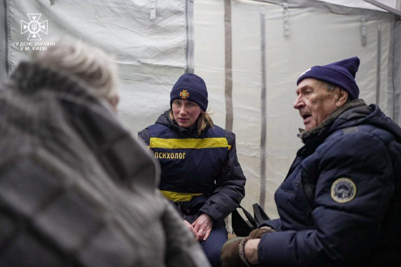 Інформація щодо ліквідації наслідків ворожого обстрілу Києва⤵️
🔴Рятувальники продовжують працювати у Дніпровському районі Інформація щодо ліквідації наслідків ворожого обстрілу Києва⤵️
🔴Рятувальники продовжують працювати у Дніпровському районі