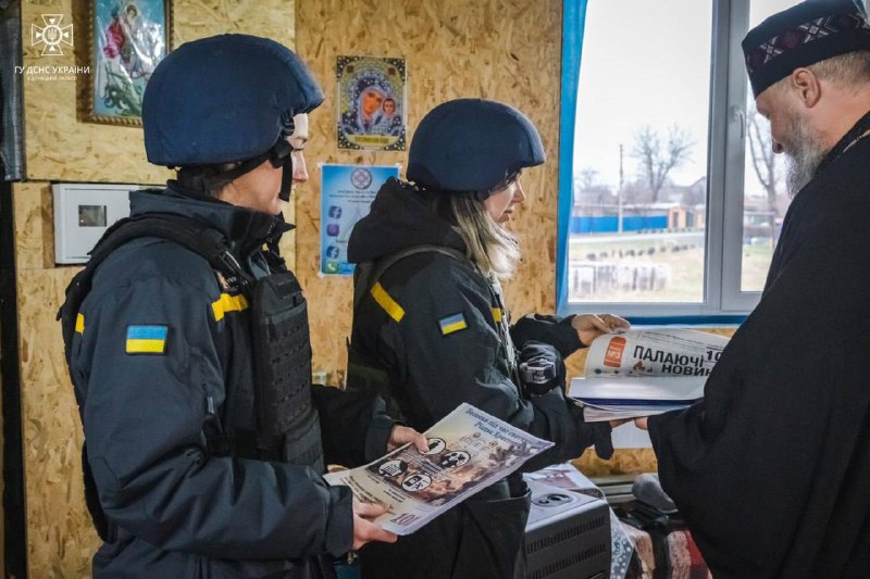 🎄20 тисяч поліцейських та 7 тисяч рятувальників забезпечуватимуть безпеку громадян під час різдвяно-новорічних свят 🎄20 тисяч поліцейських та 7 тисяч рятувальників забезпечуватимуть безпеку громадян під час різдвяно-новорічних свят