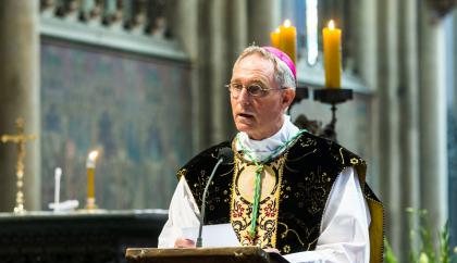 Архиєпископ Ґенсвайн очолить Літургію за Бенедикта XVI у першу річницю його смерті Архиєпископ Ґенсвайн очолить Літургію за Бенедикта XVI у першу річницю його смерті
