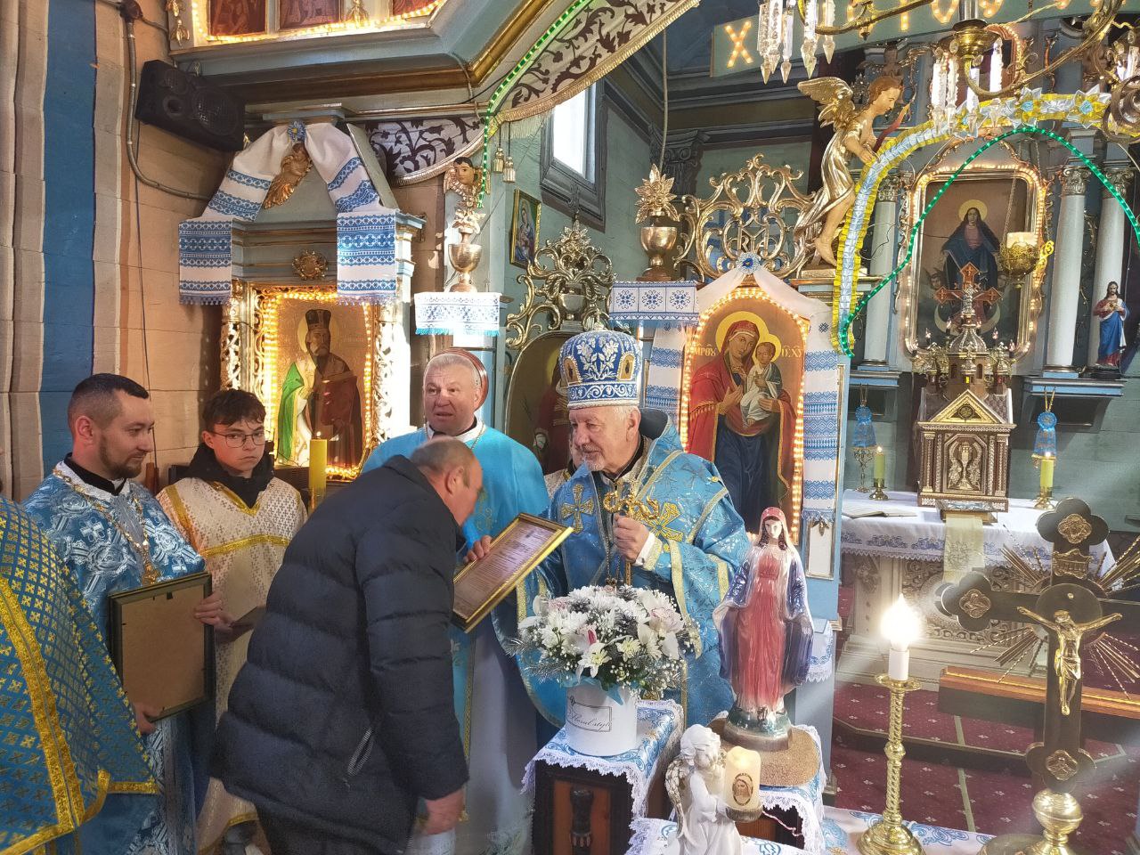 «Діва Марія — рання зоря, провісниця спасіння людини»: Митрополит Володимир під час візиту у Топільське