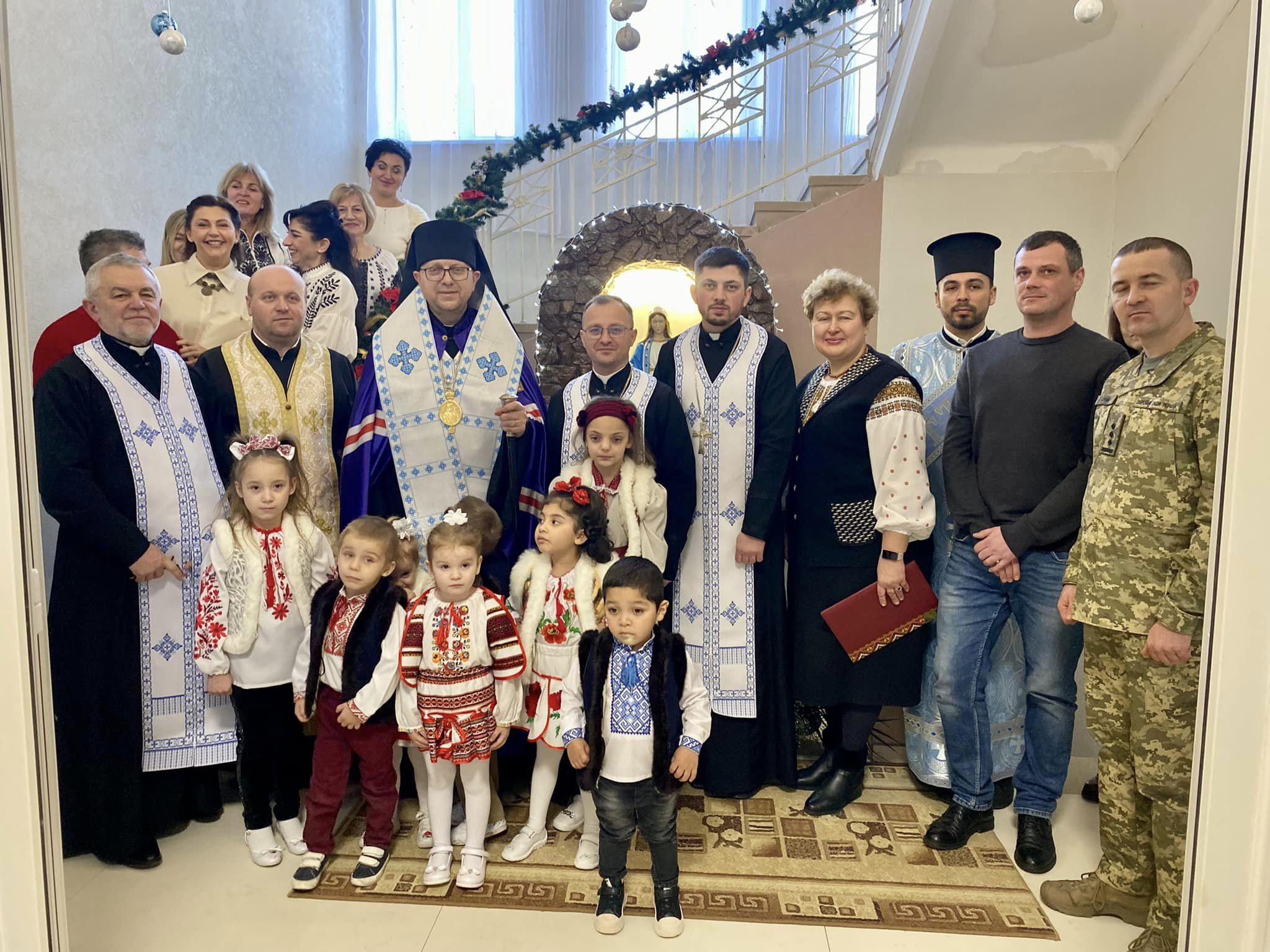 «Дякуємо Богородиці, що вберегла життя дітей»: Владика Володимир освятив фігуру Марії у дитячому будинку, пошкоджену внаслідок ракетного обстрілу Львова «Дякуємо Богородиці, що вберегла життя дітей»: Владика Володимир освятив фігуру Марії у дитячому будинку, пошкоджену внаслідок ракетного обстрілу Львова