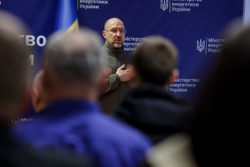 Енергетики — незламні, невтомні, сильні люди.
Сьогодні з Президентом Володимиром Зеленським привітали з професійним... Енергетики — незламні, невтомні, сильні люди.
Сьогодні з Президентом Володимиром Зеленським привітали з професійним...