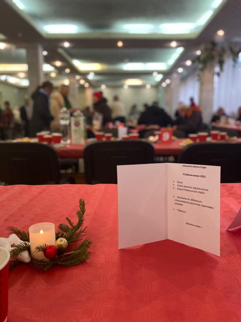 «Кожна бідна людина є нашим другом»: На Різдво владика Володимир поблагословив обід для потребуючих «Кожна бідна людина є нашим другом»: На Різдво владика Володимир поблагословив обід для потребуючих