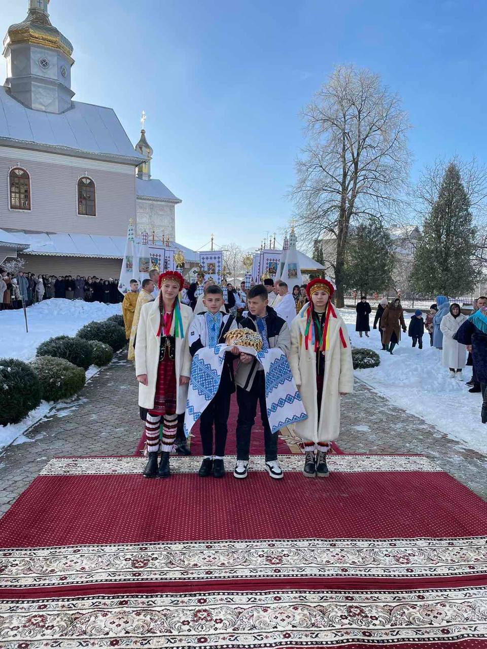 «Літургія є невичерпним джерелом Божих ласк і благословення», – Митрополит Володимир під час візиту у Перегінське «Літургія є невичерпним джерелом Божих ласк і благословення», – Митрополит Володимир під час візиту у Перегінське