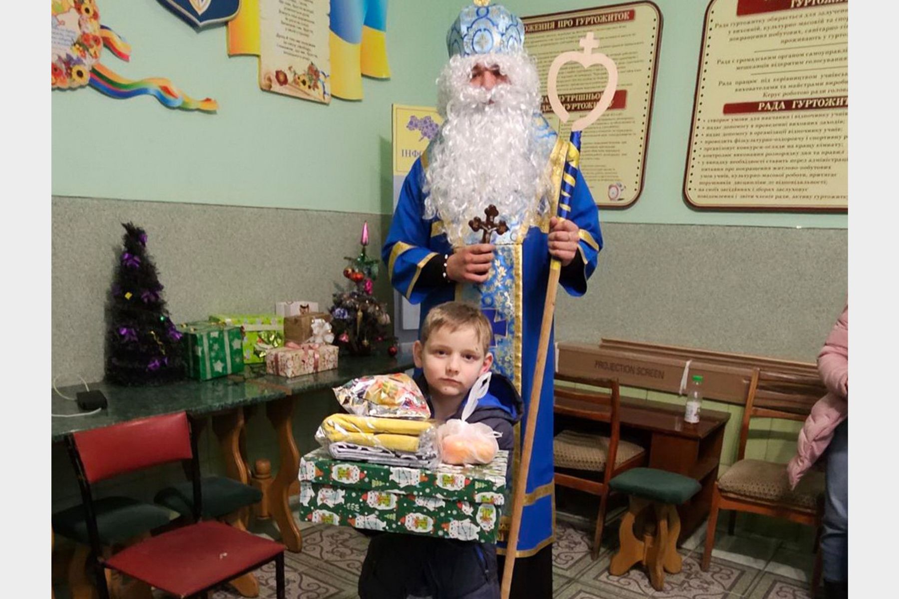 «Миколай про тебе не забуде»: святий Миколай завітав до юних тернополян «Миколай про тебе не забуде»: святий Миколай завітав до юних тернополян