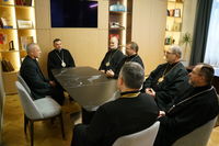 &laquo;Ми&nbsp;тут разом, аби відчути єднання&raquo;, - Глава УГКЦ із Постійним Синодом освятив вертеп на&nbsp;центральній площі Чернівців