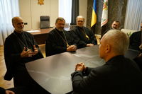 &laquo;Ми&nbsp;тут разом, аби відчути єднання&raquo;: Глава УГКЦ з Постійним Синодом освятив вертеп на&nbsp;центральній площі Чернівців