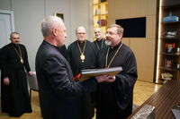 &laquo;Ми&nbsp;тут разом, аби відчути єднання&raquo;: Глава УГКЦ з Постійним Синодом освятив вертеп на&nbsp;центральній площі Чернівців