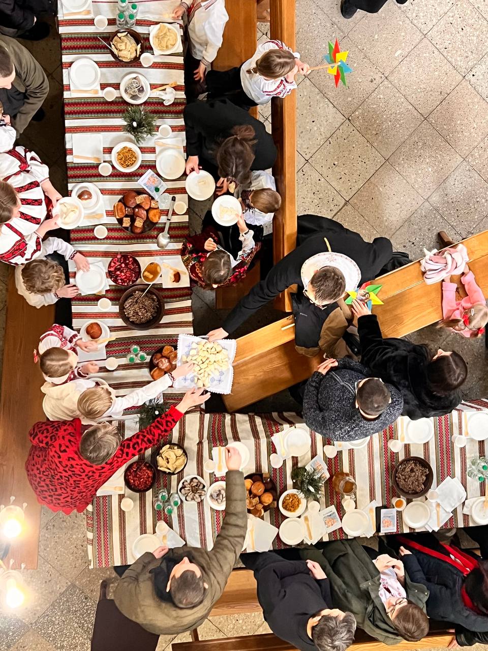 Напередодні Різдва владика Володимир благословив і розділив з «Ангеликами» святкову вечерю Напередодні Різдва владика Володимир благословив і розділив з «Ангеликами» святкову вечерю