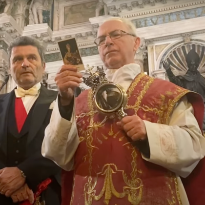 У 2023 році кров святого Януарія вчетверте стала рідкою У 2023 році кров святого Януарія вчетверте стала рідкою