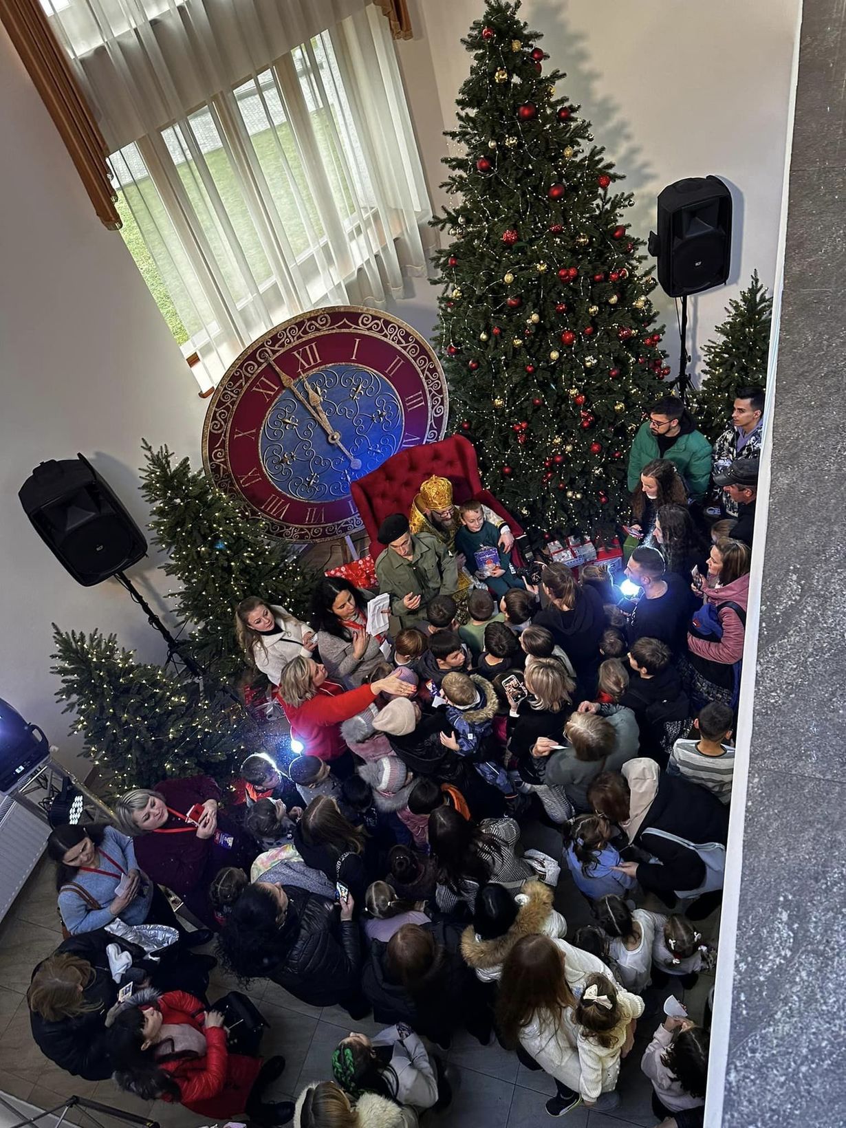 «Усі діти просять перемоги»: у Патріаршому домі у Львові діє резиденція Святого Миколая