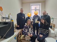 Владика Андрій Хім’як передав медикам Вифлеємський вогонь Владика Андрій Хім’як передав медикам Вифлеємський вогонь