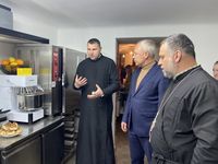 Владика Йосафат Мощич освятив першу в Чернівцях інклюзивну кав’ярню