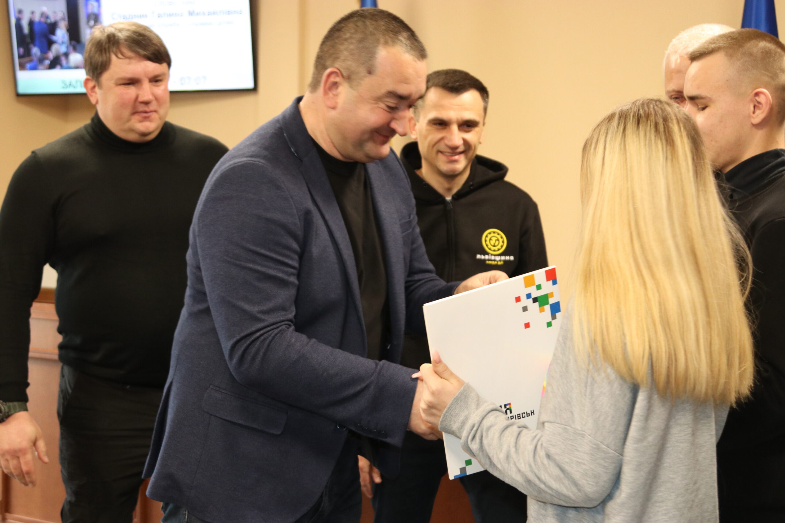 Владика Володимир відвідав Новояворівську міську раду та взяв участь у льодовому шоу для дітей “Нова радість стала” Владика Володимир відвідав Новояворівську міську раду та взяв участь у льодовому шоу для дітей “Нова радість стала”