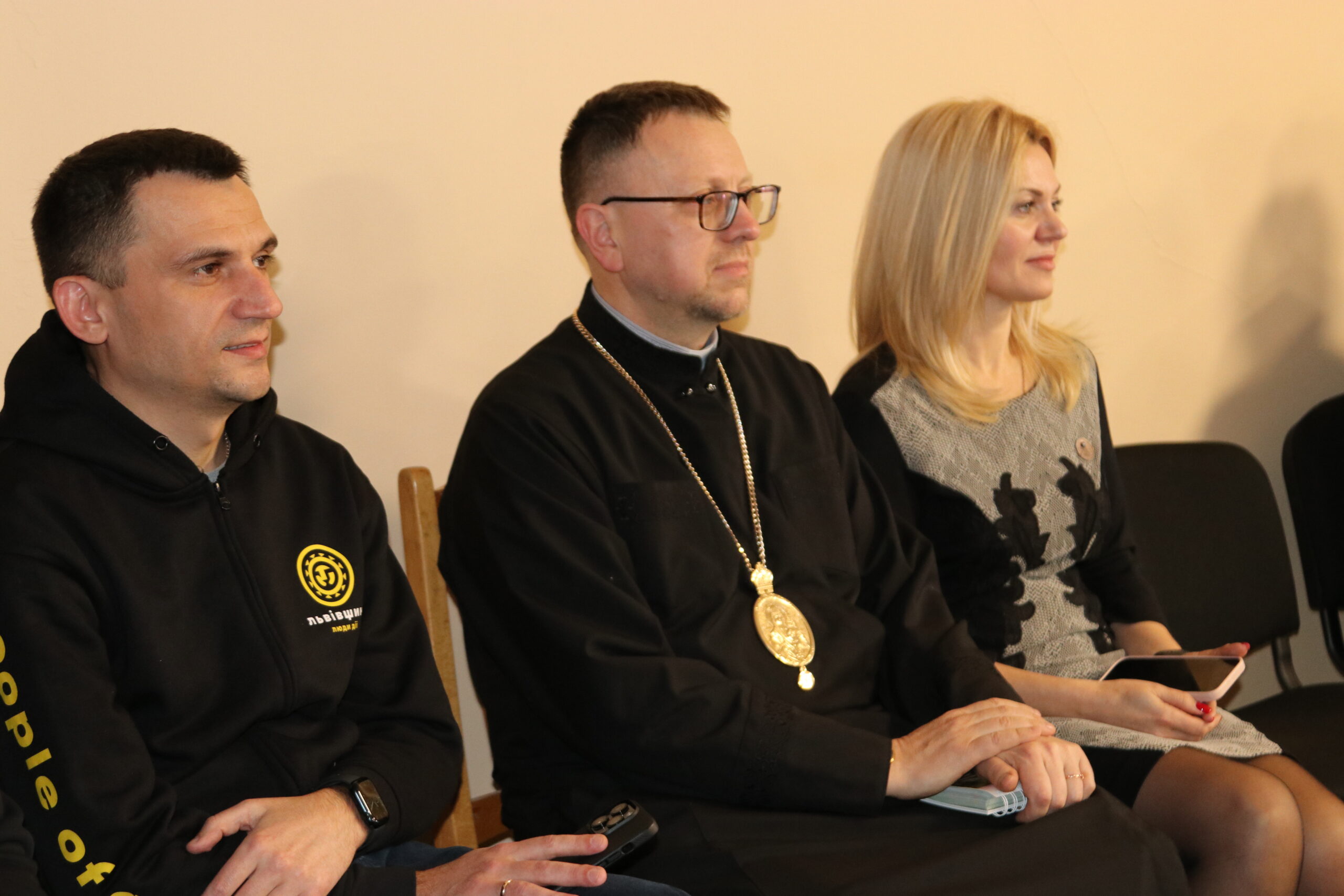 Владика Володимир відвідав Новояворівську міську раду та взяв участь у льодовому шоу для дітей “Нова радість стала” Владика Володимир відвідав Новояворівську міську раду та взяв участь у льодовому шоу для дітей “Нова радість стала”