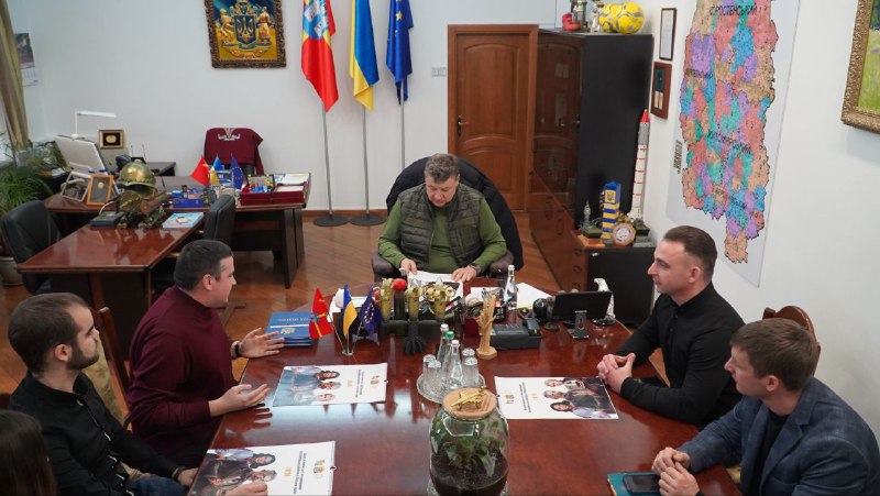 🗣 Сьогодні мав чергову зустріч з нашою молоддю - представниками молодіжної ради при Житомирській обласній військовій адміністрації. 🗣 Сьогодні мав чергову зустріч з нашою молоддю - представниками молодіжної ради при Житомирській обласній військовій адміністрації.