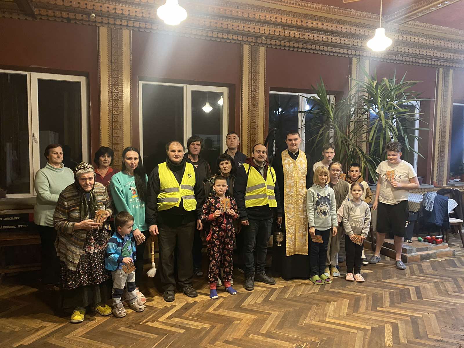 Лицарі Колумба та душпастирі Архікатедрального собору навідалися до переселенців Лицарі Колумба та душпастирі Архікатедрального собору навідалися до переселенців