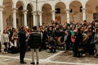 Ми&nbsp;&mdash; не&nbsp;музейні експонати, а&nbsp;живі люди, які приїхали в&nbsp;Італію, щоб бути свідками життя в&nbsp;драмі смерті