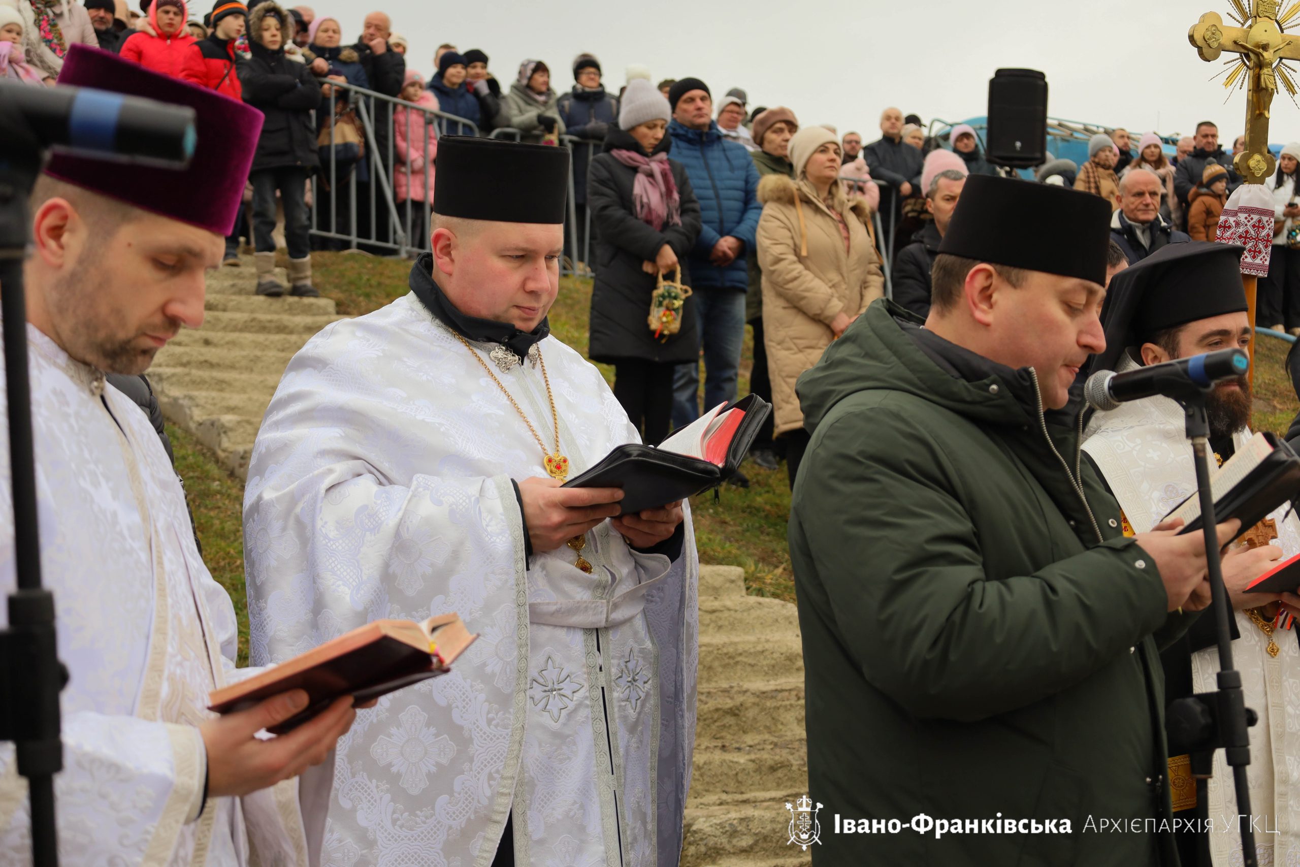 На річці Бистриця Надвірнянська відбулося традиційне водосвяття На річці Бистриця Надвірнянська відбулося традиційне водосвяття