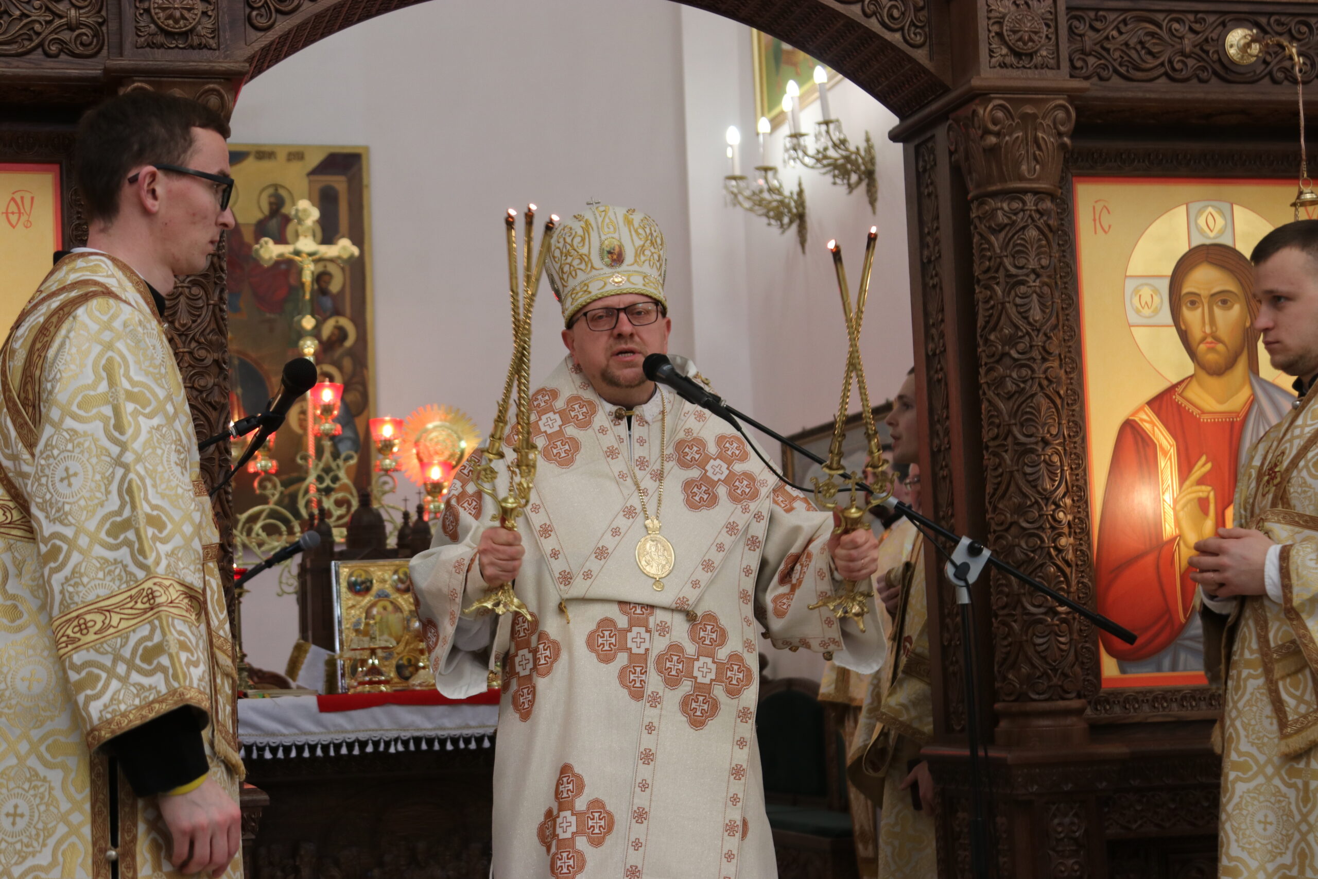 «Просимо святителів Василія, Григорія та Івана опікуватися Олексієм»: Владика Володимир звершив дияконське рукоположення Олексія Ядчишина «Просимо святителів Василія, Григорія та Івана опікуватися Олексієм»: Владика Володимир звершив дияконське рукоположення Олексія Ядчишина