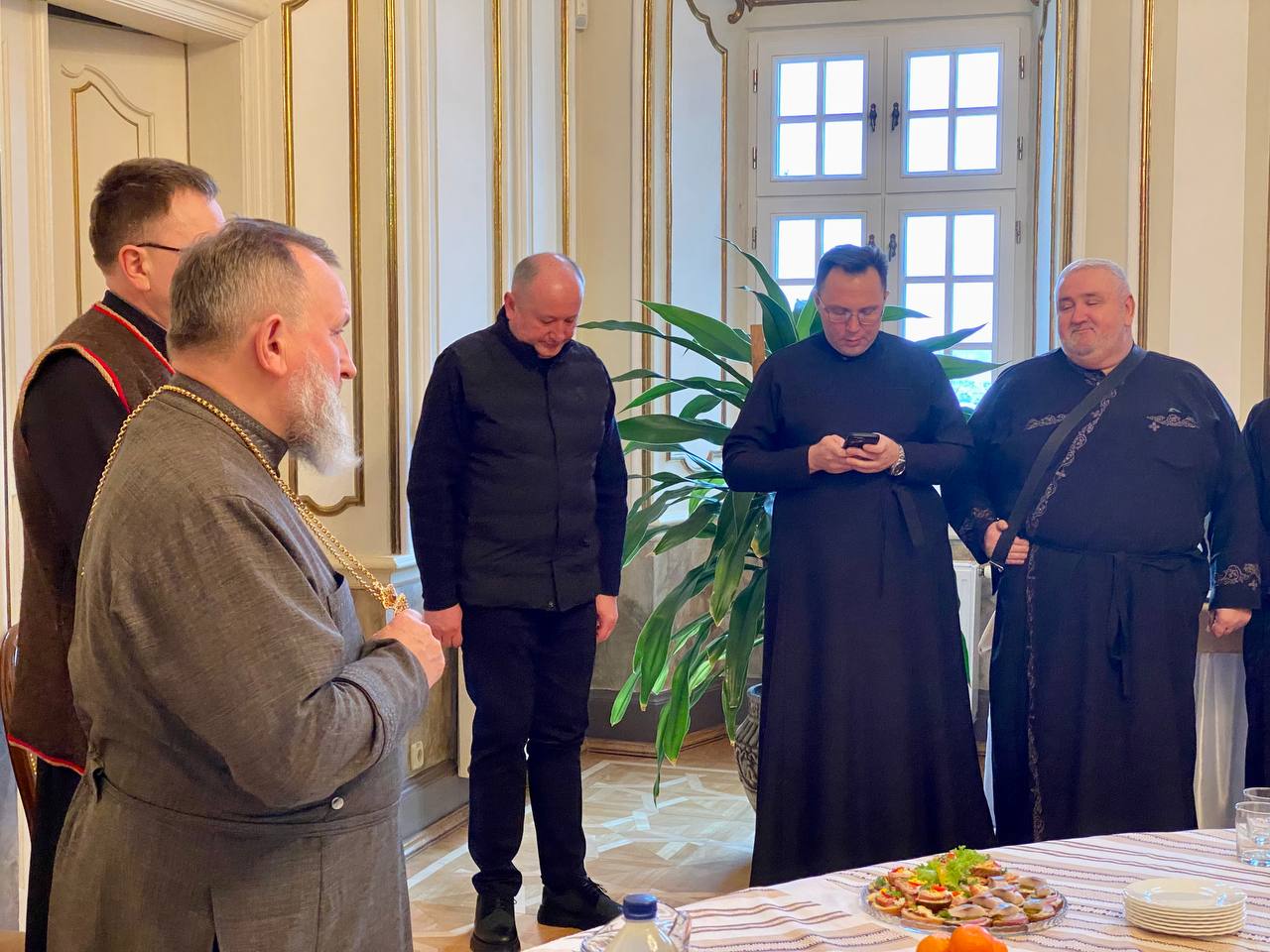 Протопресвітери Львівської Архиєпархії завітали з колядою до Митрополита Ігоря та єпископа-помічника Володимира Протопресвітери Львівської Архиєпархії завітали з колядою до Митрополита Ігоря та єпископа-помічника Володимира