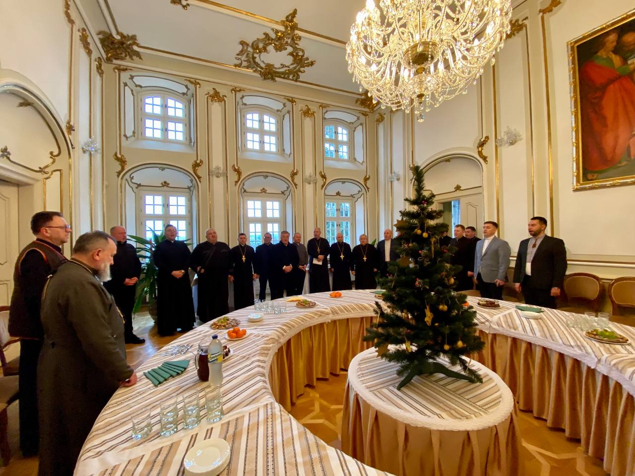 Протопресвітери Львівської Архиєпархії завітали з колядою до Митрополита Ігоря та єпископа-помічника Володимира Протопресвітери Львівської Архиєпархії завітали з колядою до Митрополита Ігоря та єпископа-помічника Володимира