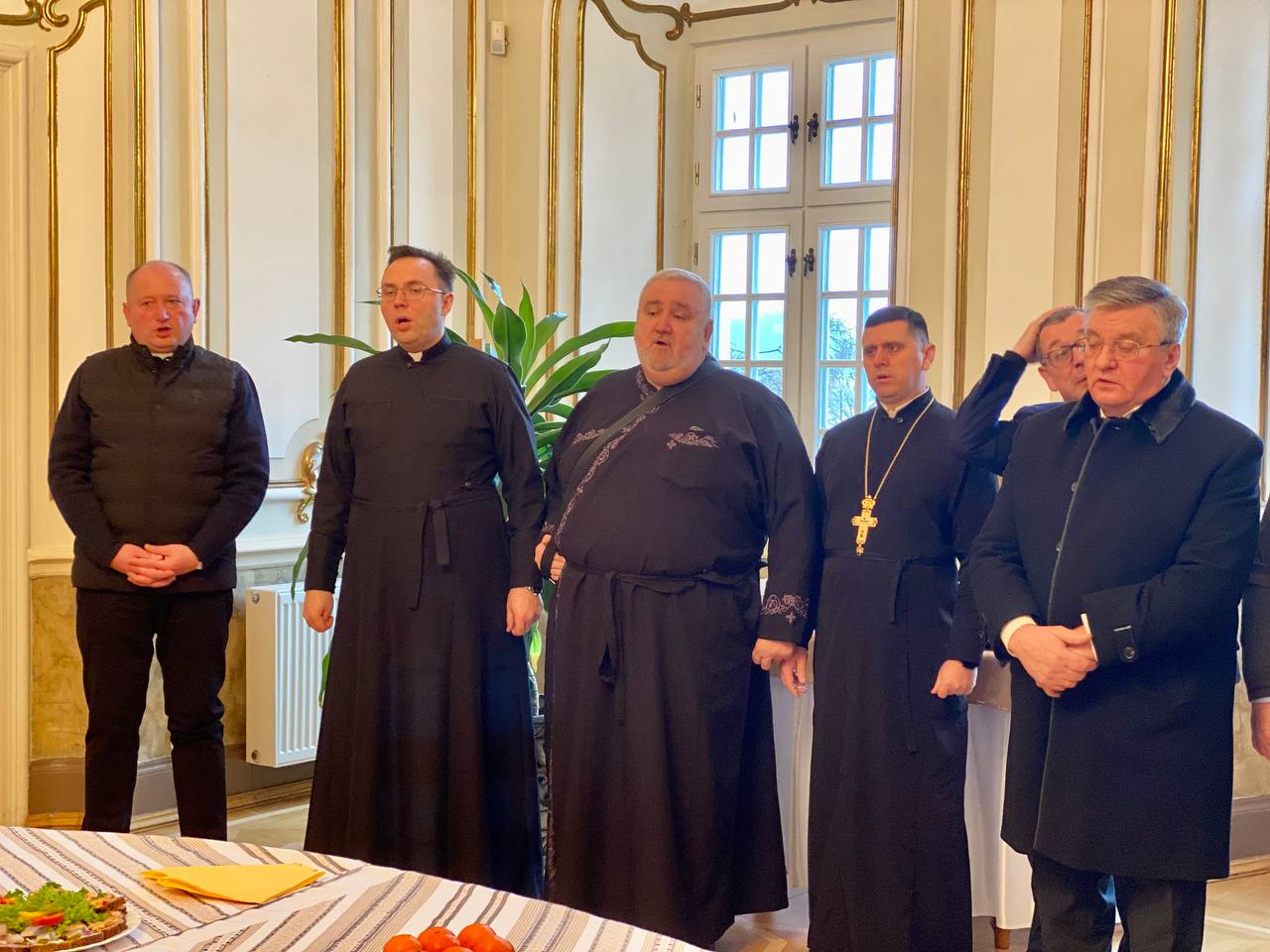 Протопресвітери Львівської Архиєпархії завітали з колядою до Митрополита Ігоря та єпископа-помічника Володимира Протопресвітери Львівської Архиєпархії завітали з колядою до Митрополита Ігоря та єпископа-помічника Володимира