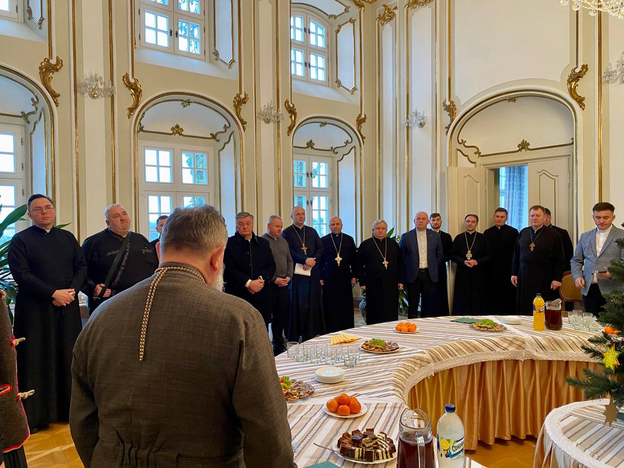 Протопресвітери Львівської Архиєпархії завітали з колядою до Митрополита Ігоря та єпископа-помічника Володимира Протопресвітери Львівської Архиєпархії завітали з колядою до Митрополита Ігоря та єпископа-помічника Володимира