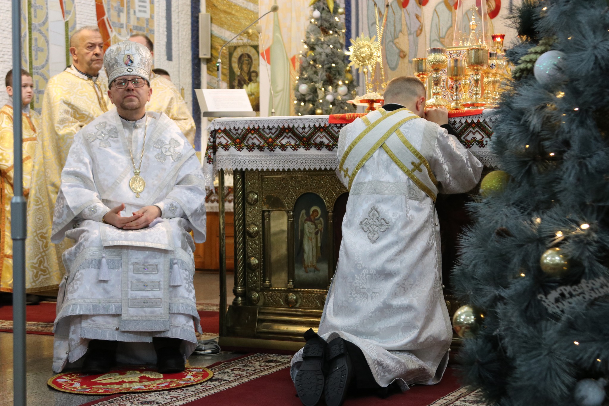 «Присутність Бога серед людей є найкращим відображенням миру», – Владика Володимир звершив дияконське рукоположення Романа Стасіва «Присутність Бога серед людей є найкращим відображенням миру», – Владика Володимир звершив дияконське рукоположення Романа Стасіва
