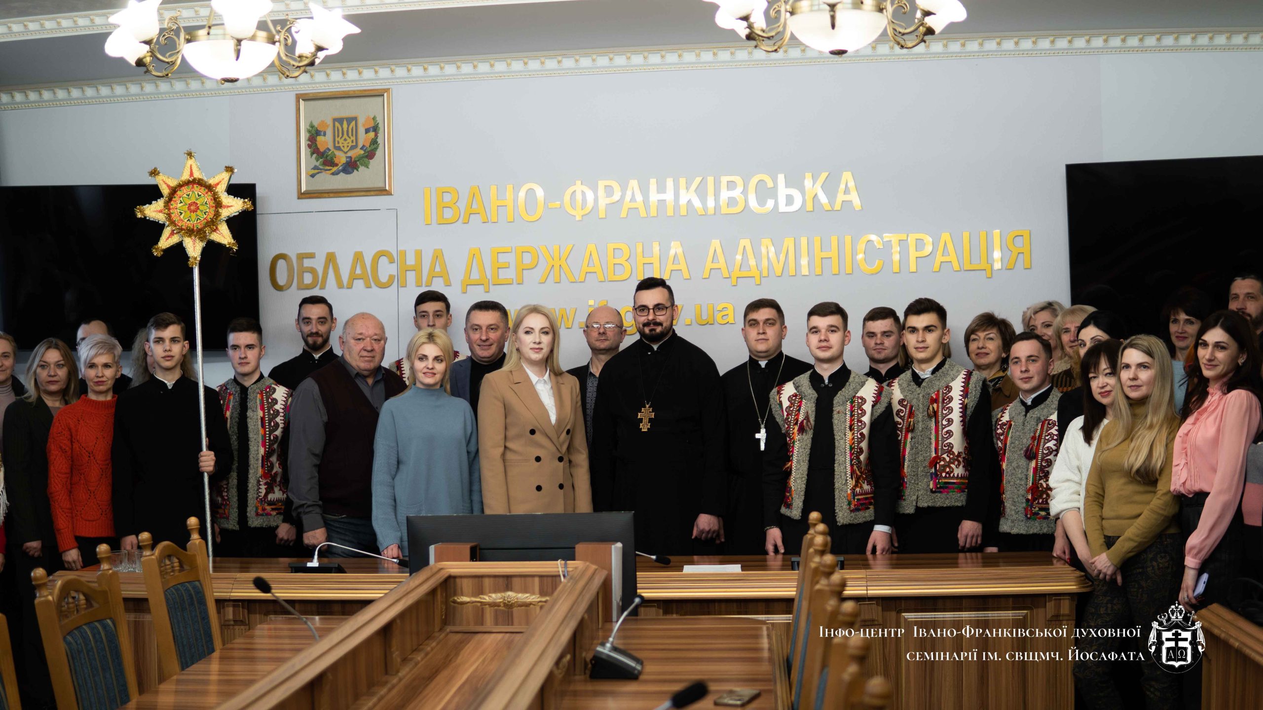 Семінарійна спільнота із колядою завітала до Митрополита Володимира і Владики Миколи Семінарійна спільнота із колядою завітала до Митрополита Володимира і Владики Миколи