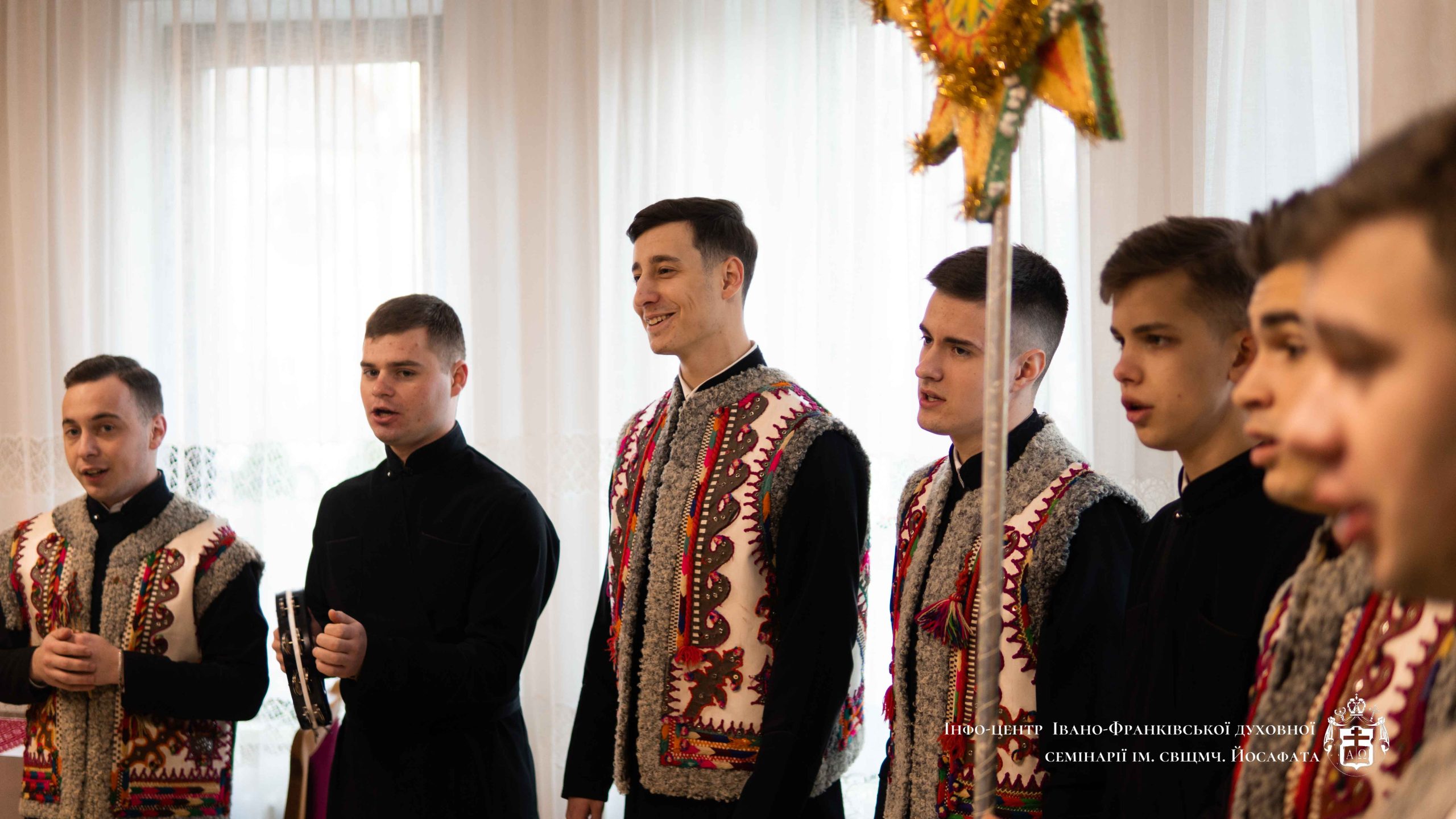 Семінарійна спільнота із колядою завітала до Митрополита Володимира і Владики Миколи Семінарійна спільнота із колядою завітала до Митрополита Володимира і Владики Миколи