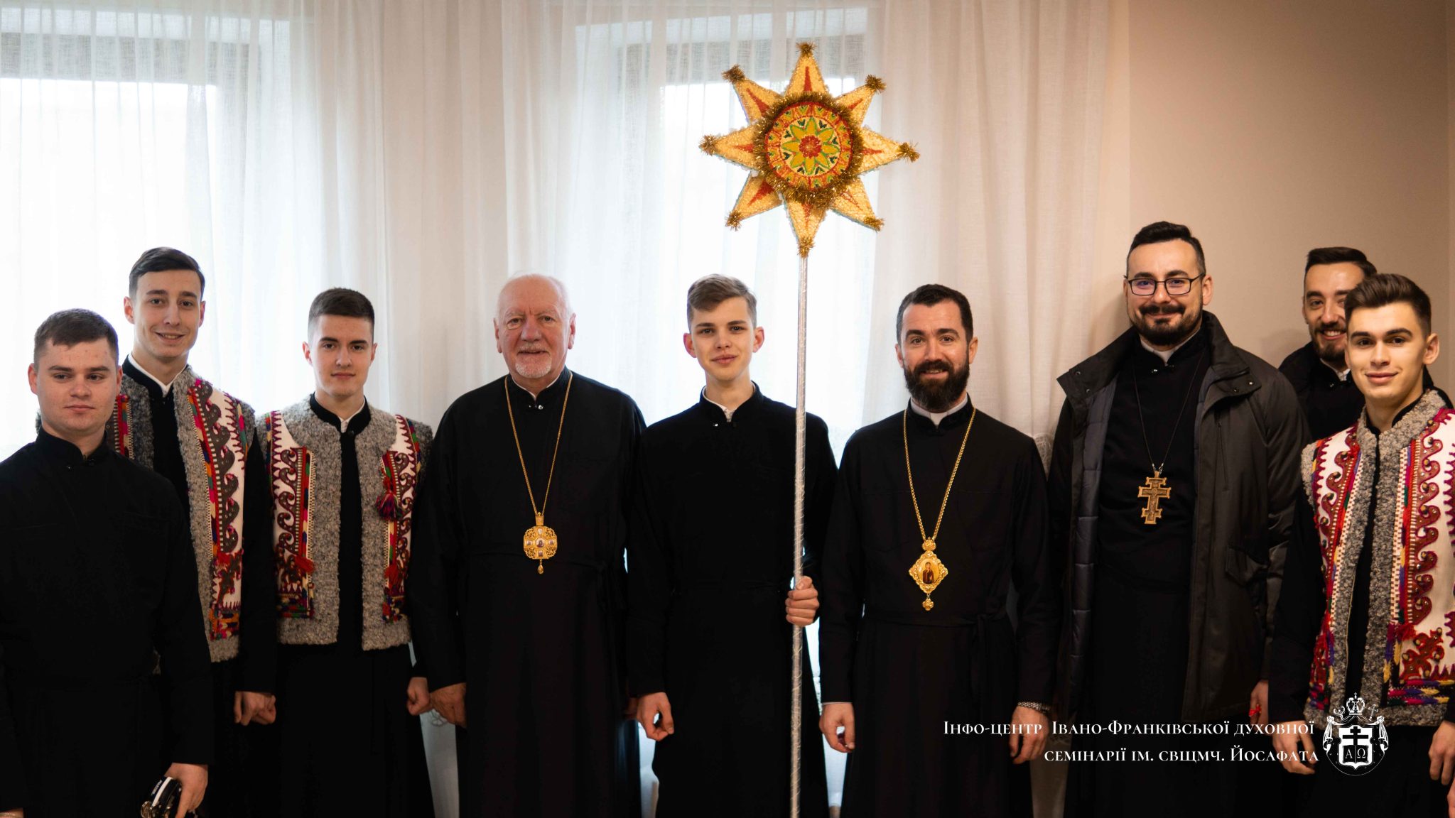 Семінарійна спільнота із колядою завітала до Митрополита Володимира і Владики Миколи Семінарійна спільнота із колядою завітала до Митрополита Володимира і Владики Миколи
