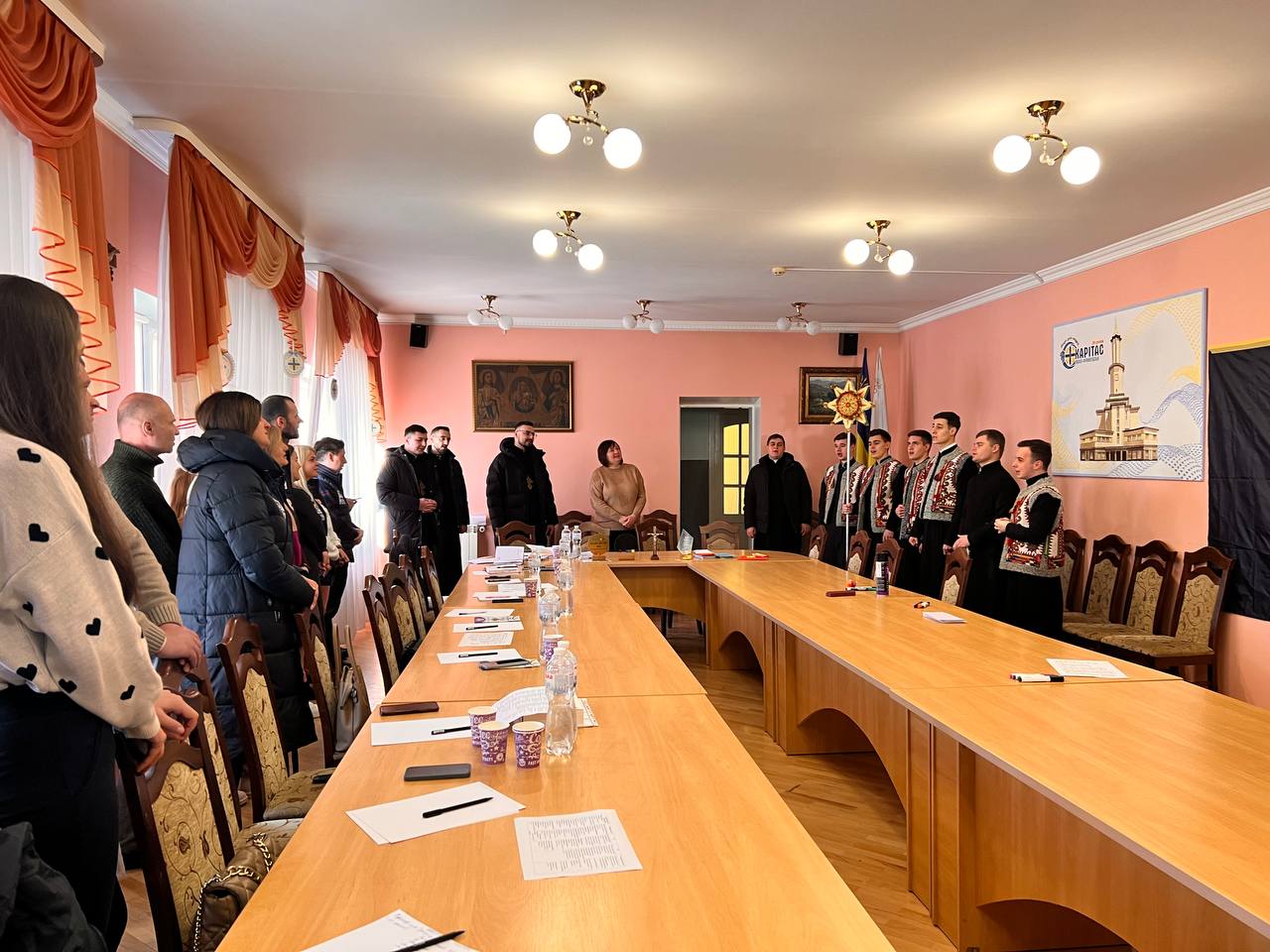 Спільнота ІФДС із колядою завітали до франківського Карітасу Спільнота ІФДС із колядою завітали до франківського Карітасу