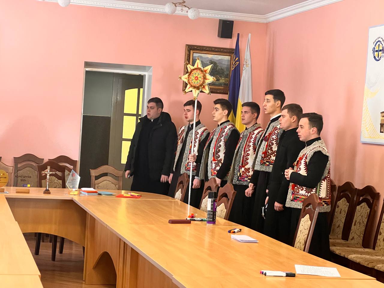 Спільнота ІФДС із колядою завітали до франківського Карітасу Спільнота ІФДС із колядою завітали до франківського Карітасу