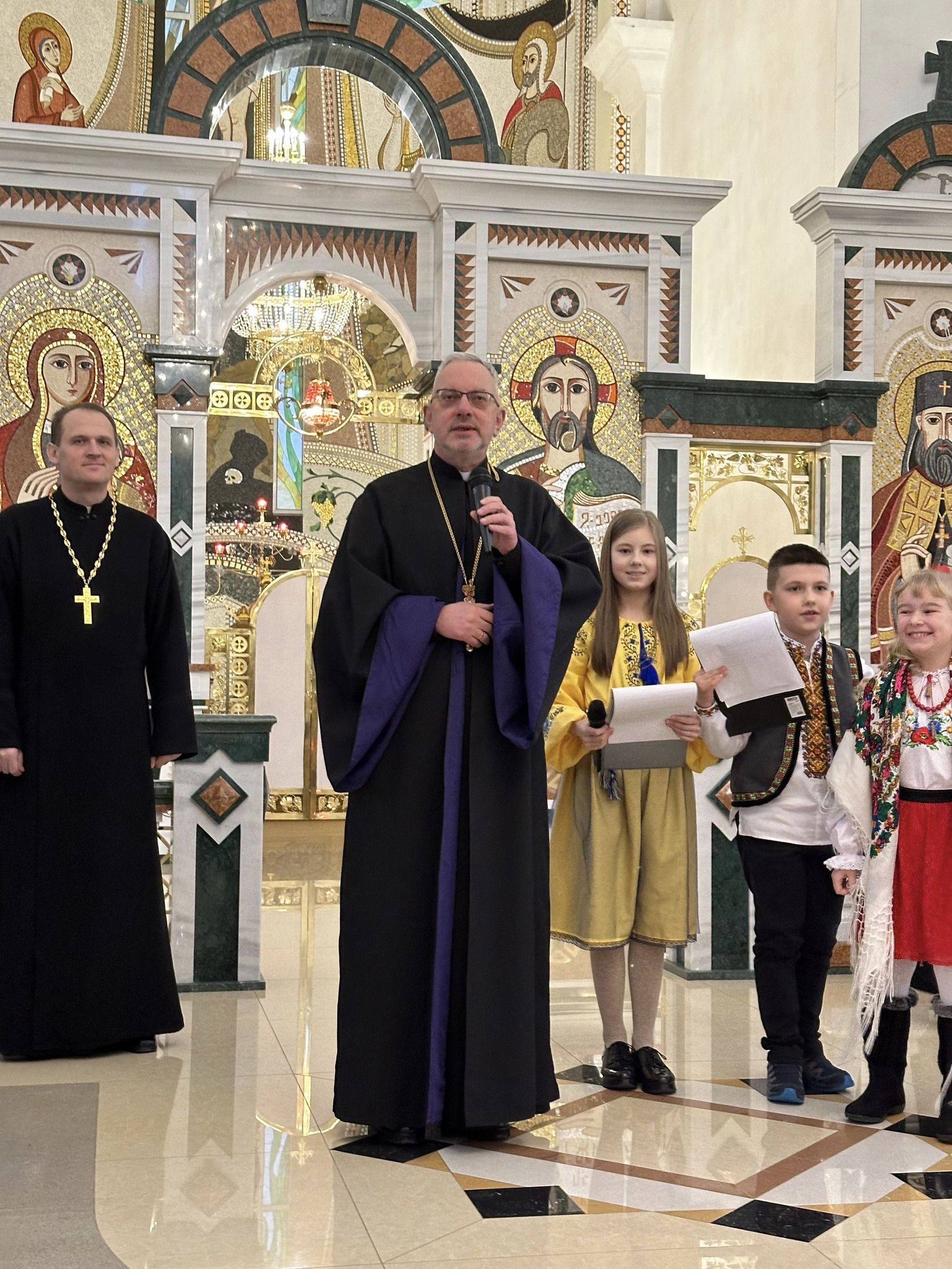 У соборі Преображення Господнього відбулася урочиста розколяда У соборі Преображення Господнього відбулася урочиста розколяда