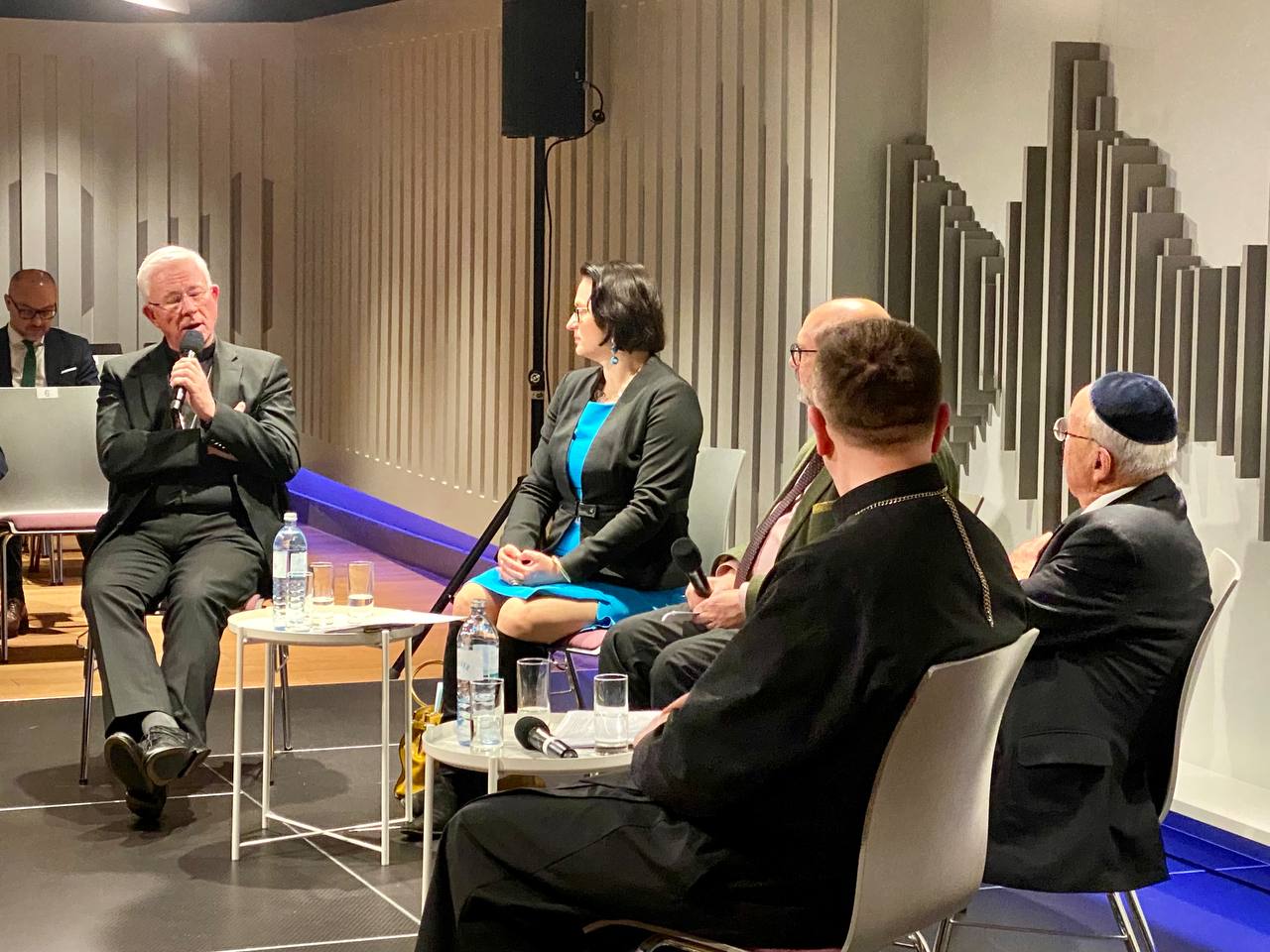 У Зальцбурзі владика Володимир взяв участь у дискусії про безпеку міжрелігійного діалогу у Європі У Зальцбурзі владика Володимир взяв участь у дискусії про безпеку міжрелігійного діалогу у Європі