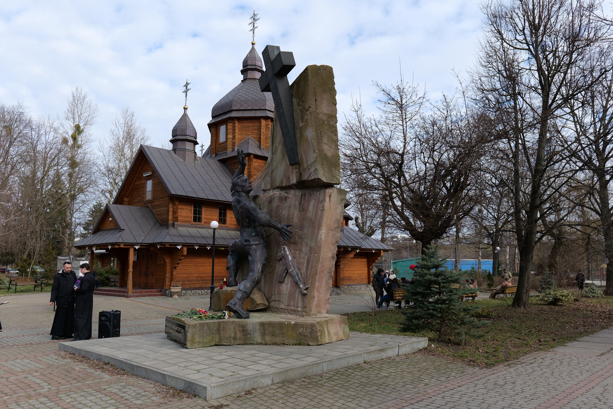 Архиєпископ і Митрополит Львівський Ігор звершив Панахиду за полеглими воїнами-українцями в Афганістані Архиєпископ і Митрополит Львівський Ігор звершив Панахиду за полеглими воїнами-українцями в Афганістані