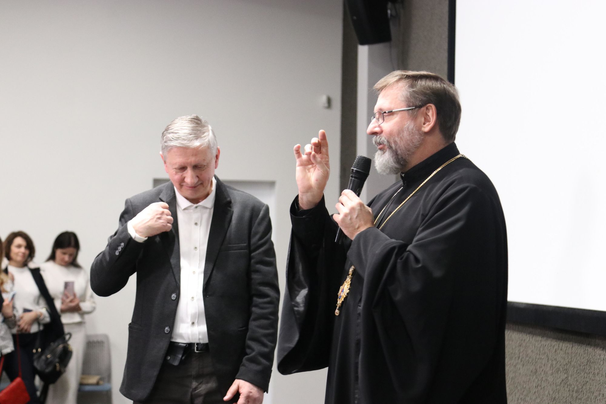 «Бог не покинув Україну» — в УКУ презентували книжку-розмову Блаженнішого Святослава з польським журналістом «Бог не покинув Україну» — в УКУ презентували книжку-розмову Блаженнішого Святослава з польським журналістом