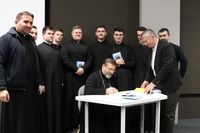 &laquo;Бог не&nbsp;покинув Україну&raquo;&nbsp;&mdash; в&nbsp;УКУ презентували книжку-розмову Блаженнішого Святослава з&nbsp;польським журналістом 