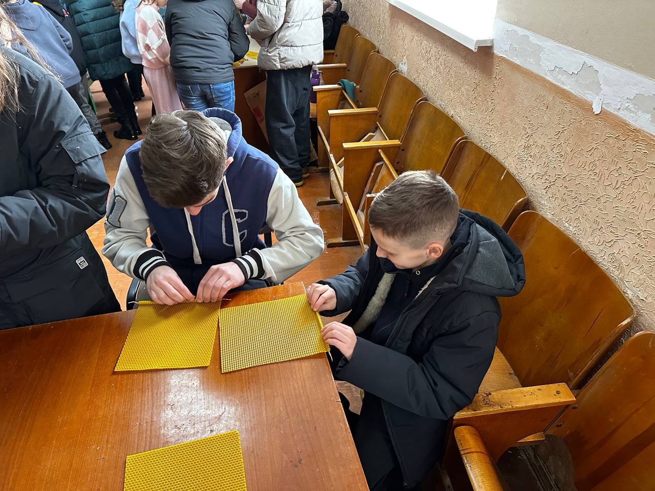 Для учасників катехитичної школи села Вербилівці провели майстер-клас із виготовлення стрітенських свічок Для учасників катехитичної школи села Вербилівці провели майстер-клас із виготовлення стрітенських свічок