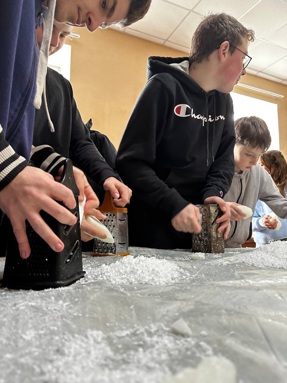 Для учасників катехитичної школи села Вербилівці провели майстер-клас із виготовлення стрітенських свічок Для учасників катехитичної школи села Вербилівці провели майстер-клас із виготовлення стрітенських свічок