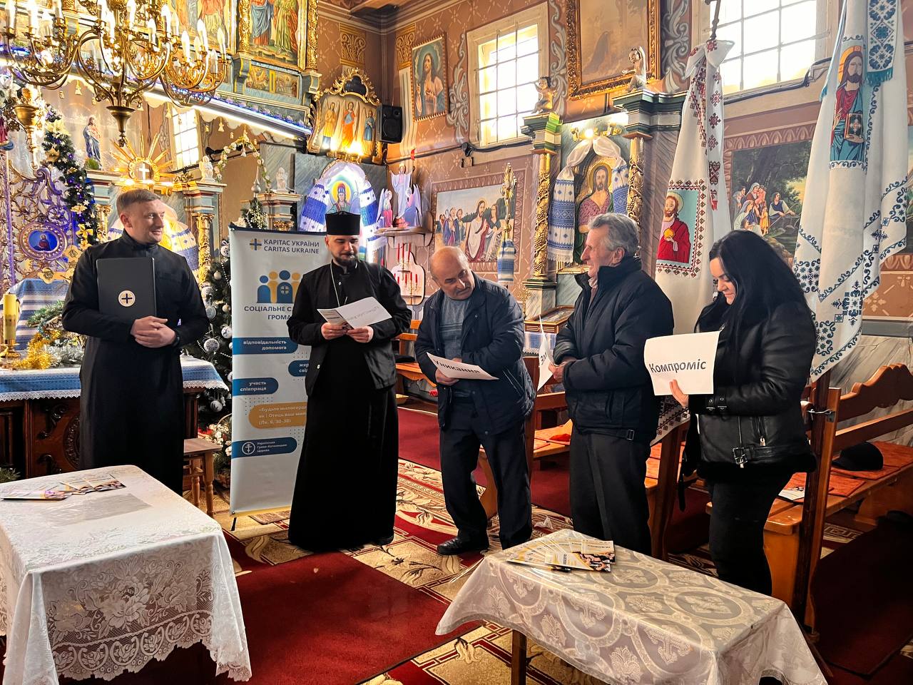 Команда Карітасу завітала на парафію села Колодіївка Команда Карітасу завітала на парафію села Колодіївка